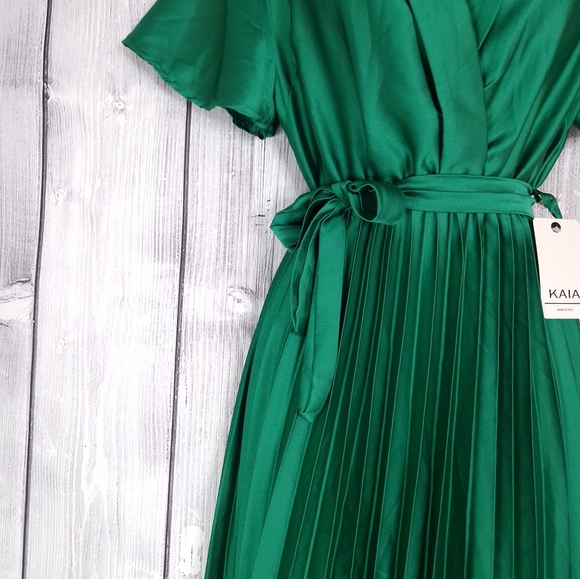 Kaia Size uk 8/10 Green Midi dress Pleated skirt V neck / wrap neck - Picture 2 of 7